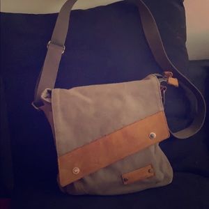 Tan augur Messenger bag